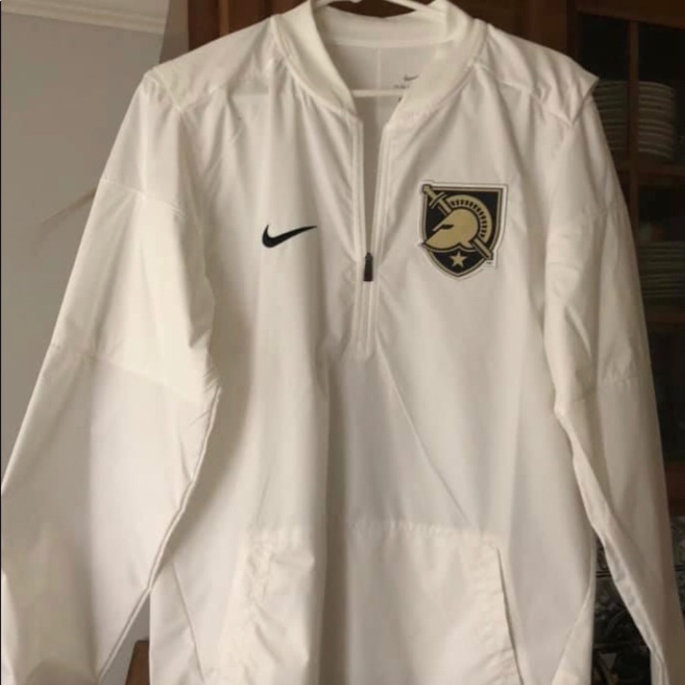 Nike pullover size men’s small.